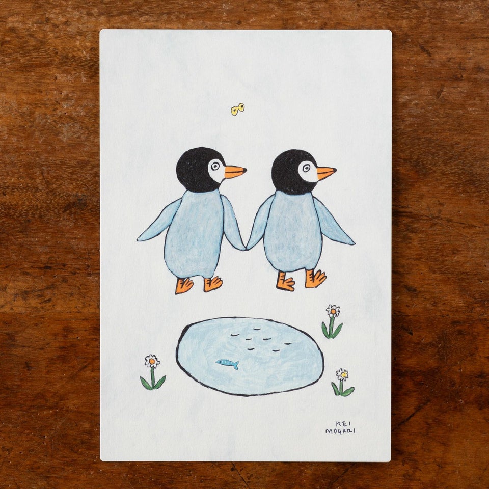 2匹のペンギンが手を繋いでいるデザイン