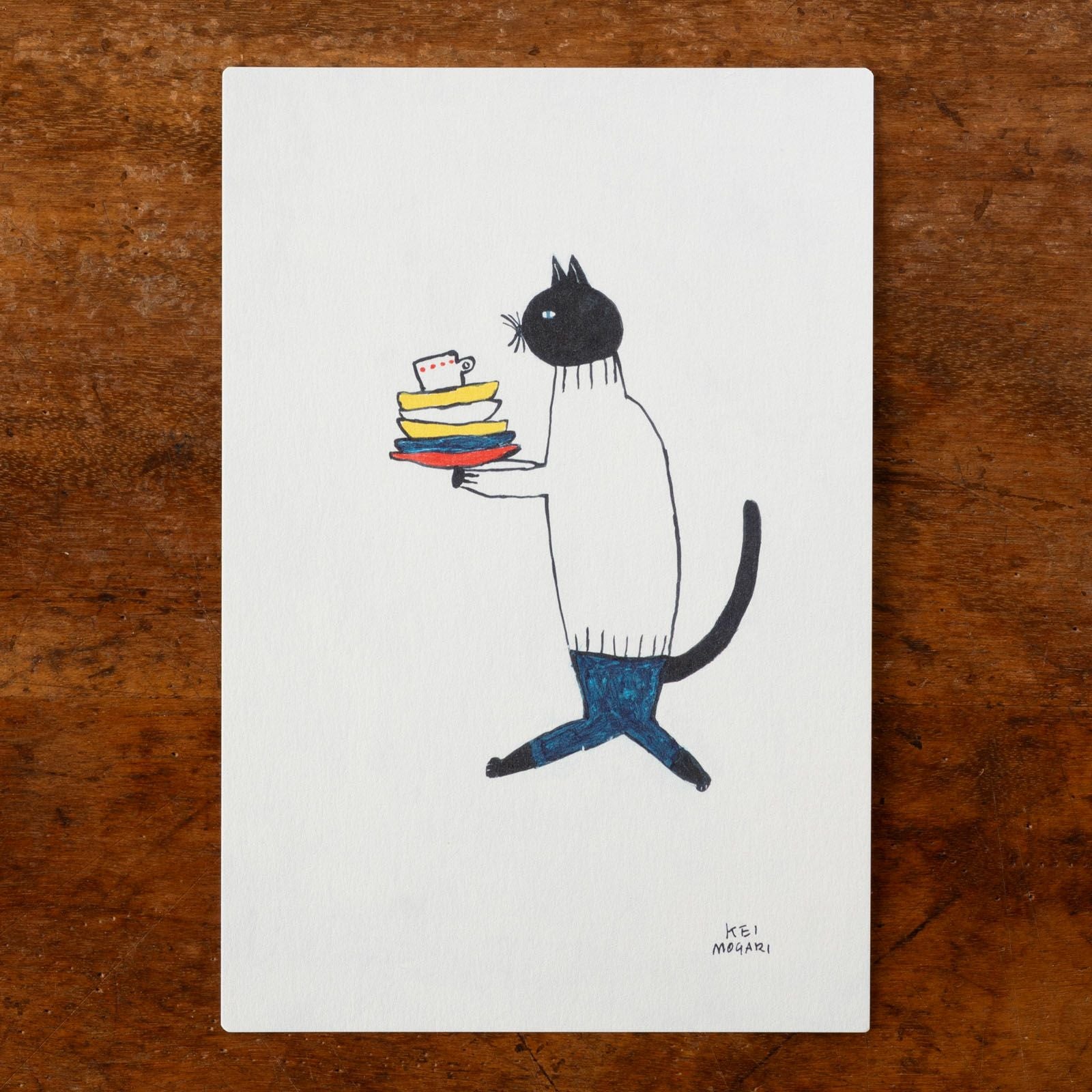 黒猫が食器を運んでいるデザイン