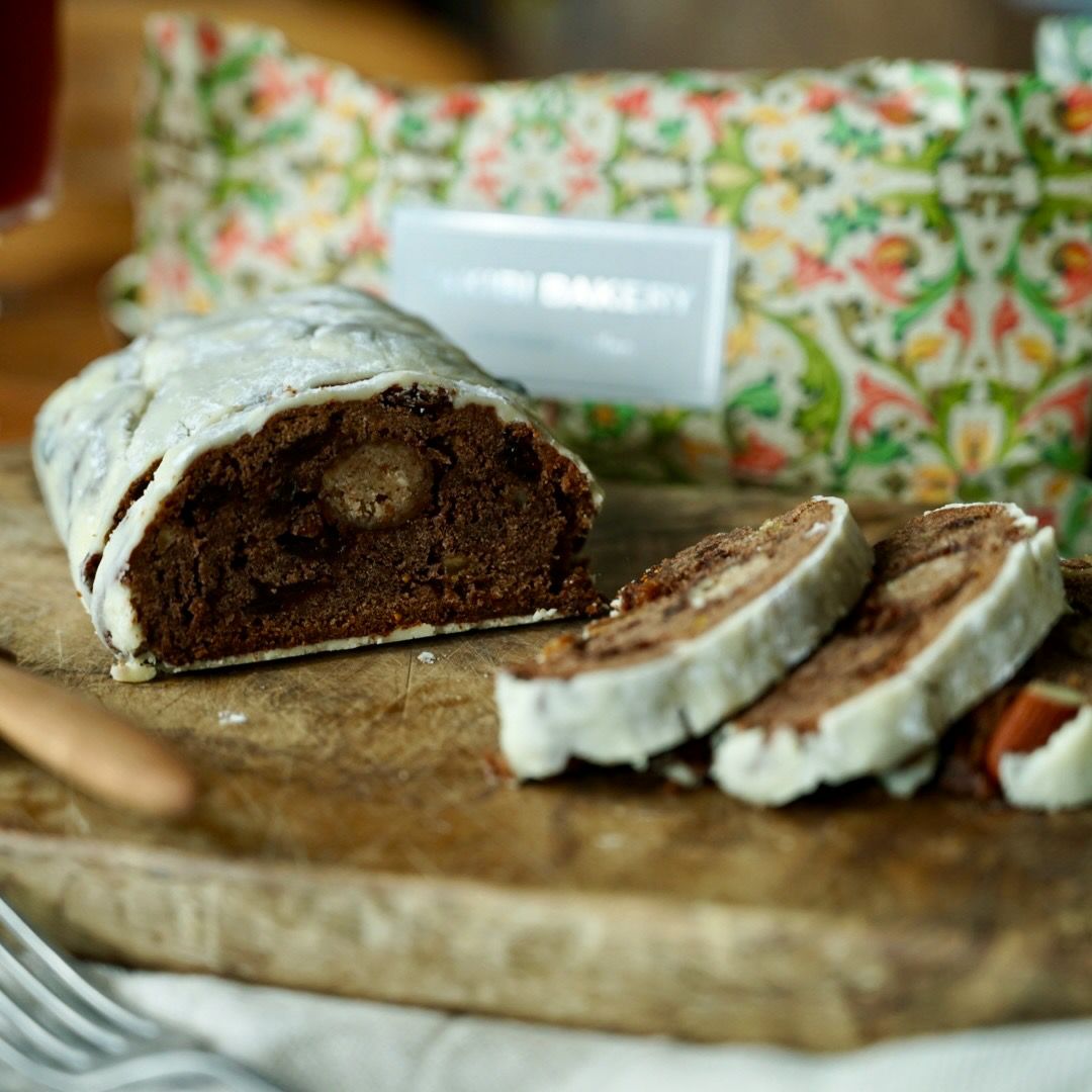 TAKIBI BAKERY｜クリスマスシュトーレン切ったところ