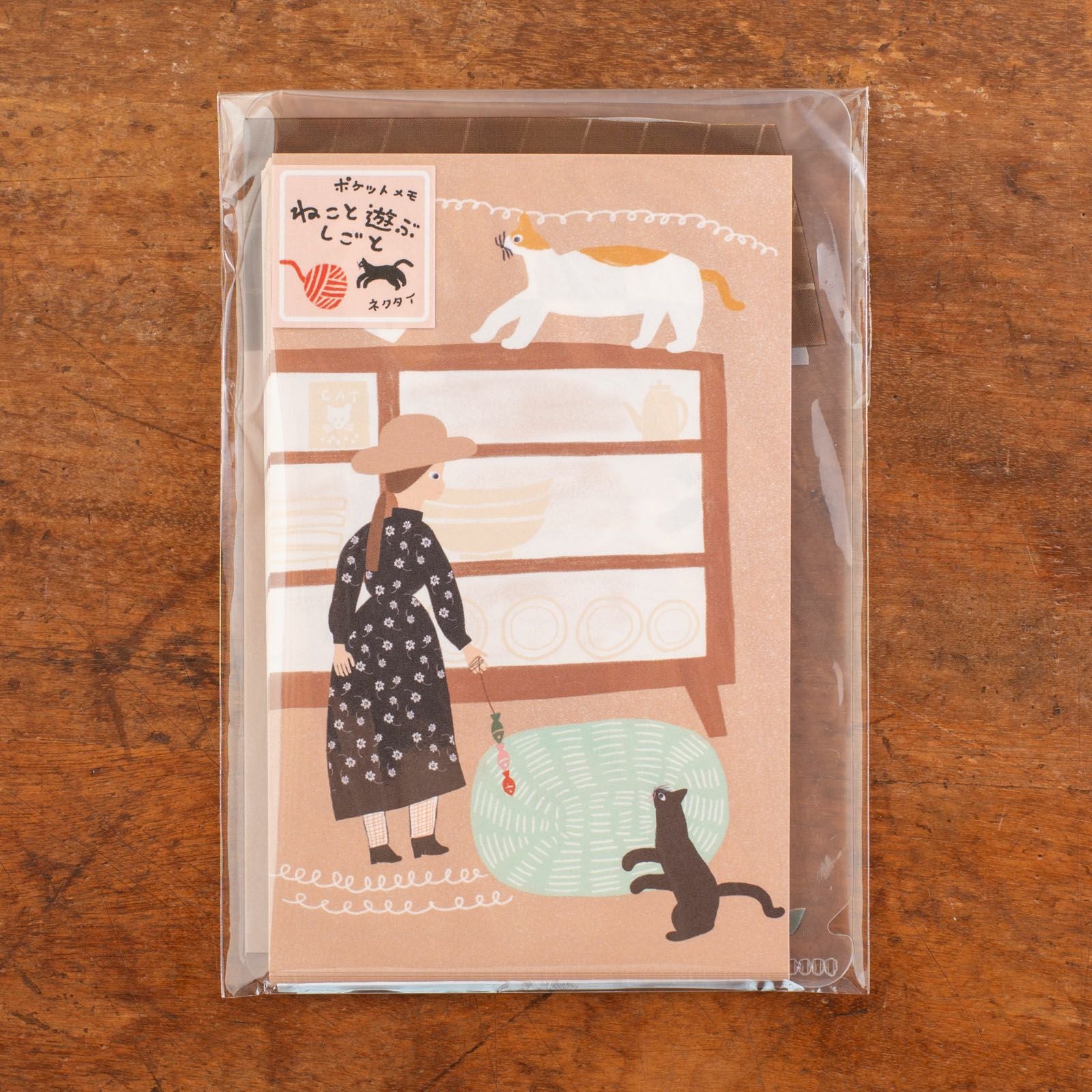 手紙社｜ネクタイ・ポケットメモ「ねこと遊ぶしごと」 | 月刊手紙舎