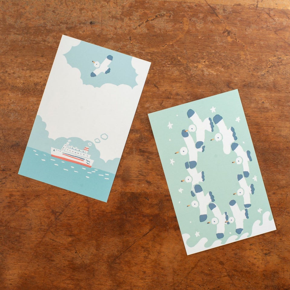 カモメが空を飛んでいるデザイン