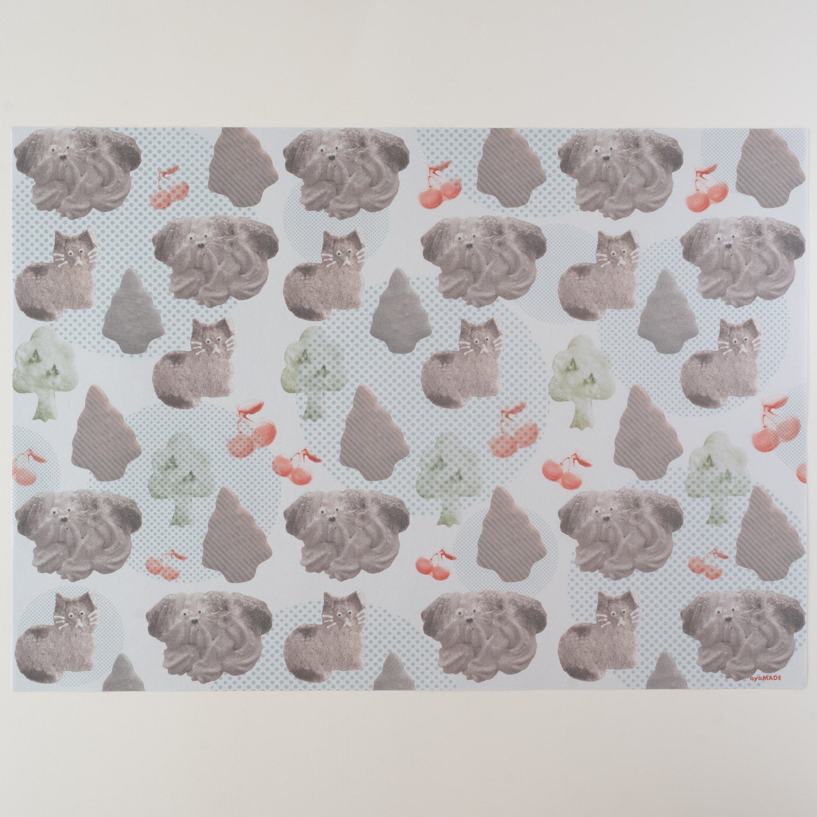 oyaMADEさんのワンコとニャンコのカラフルな包装紙