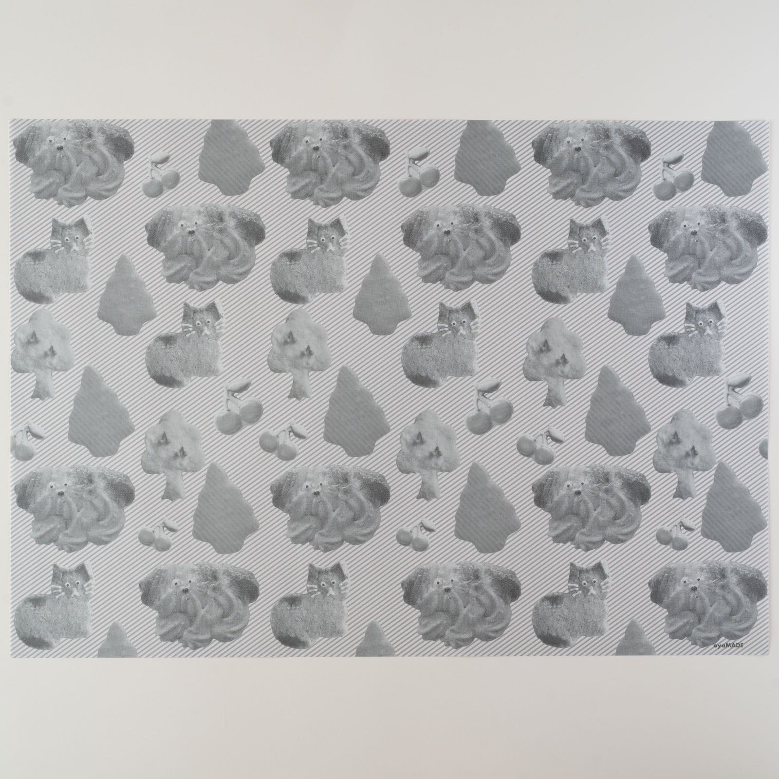 oyaMADEさんのワンコとニャンコのシンプルな包装紙