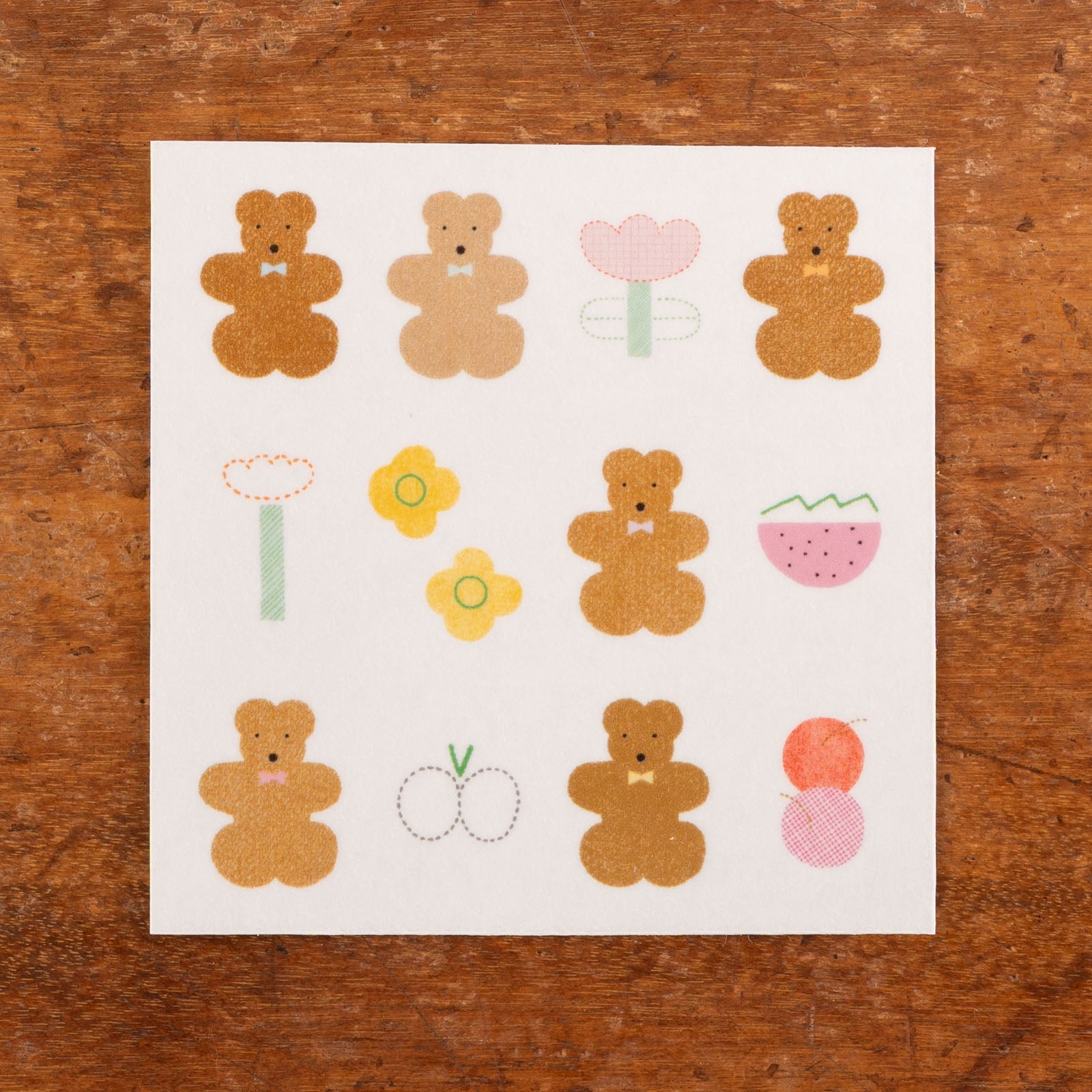 くまやチューリップやちょうちょが描かれたデザイン