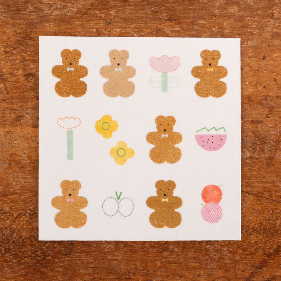 くまやチューリップやちょうちょが描かれたデザイン