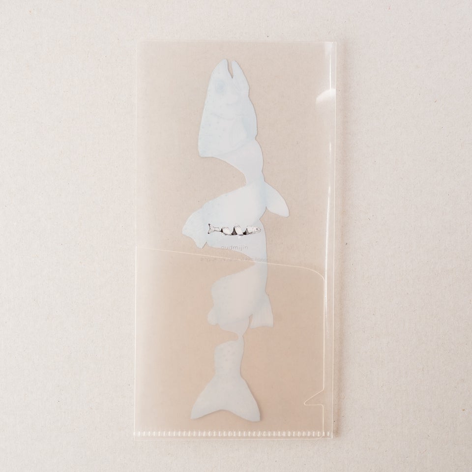 oudmijinさんのユニークなリボンニジマスのチケットホルダー裏