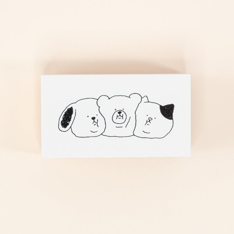 動物たちが顔をくっつけているかわいいデザイン