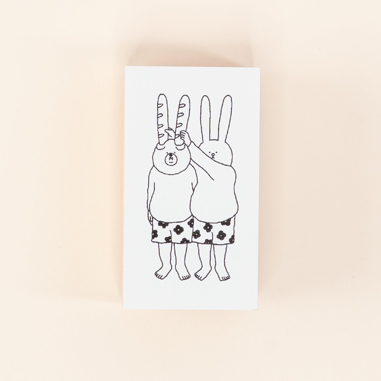 うさぎの耳に見立てたフランスパンでふざけているかわいいデザイン