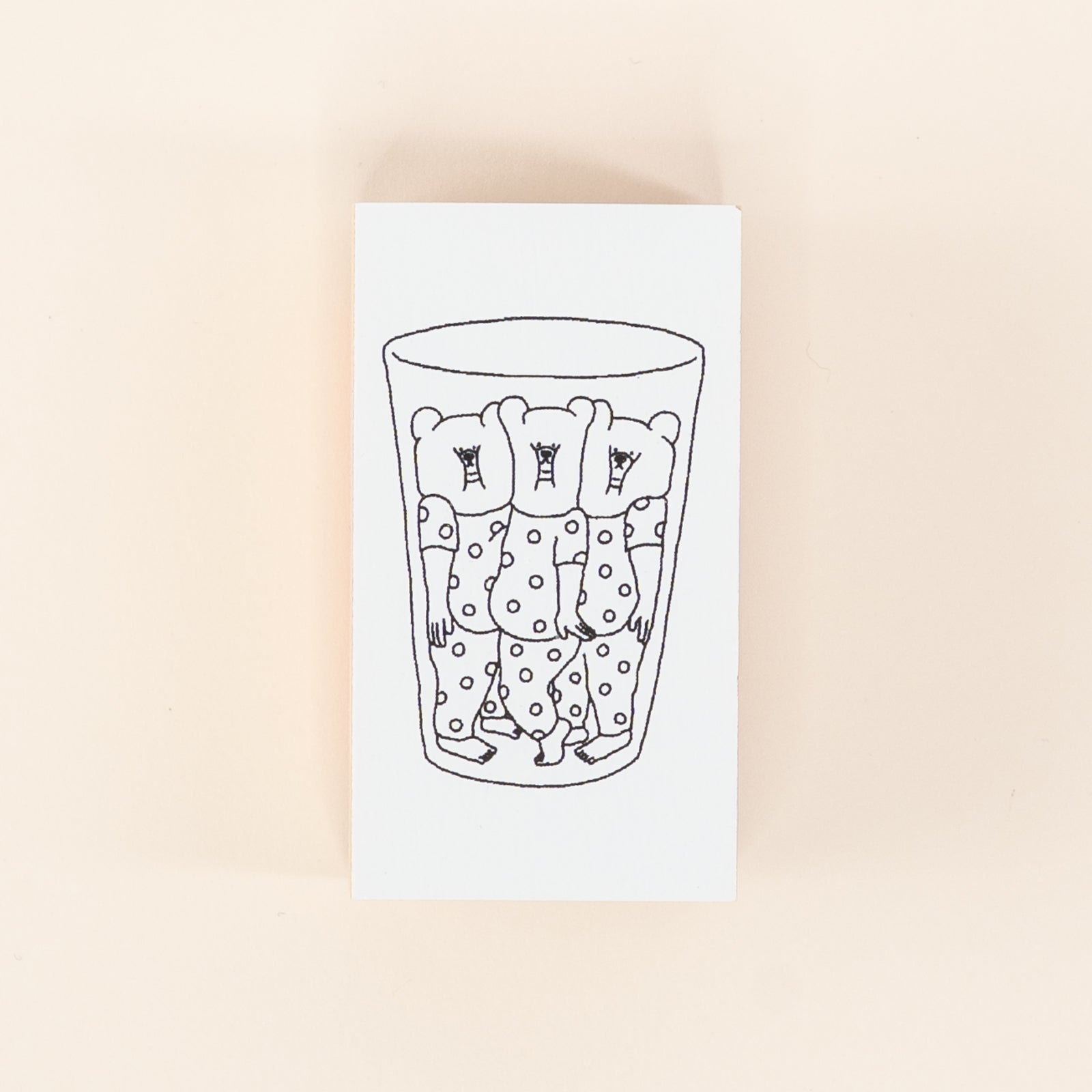 ぎゅうぎゅうになったクマたちが面白いデザイン