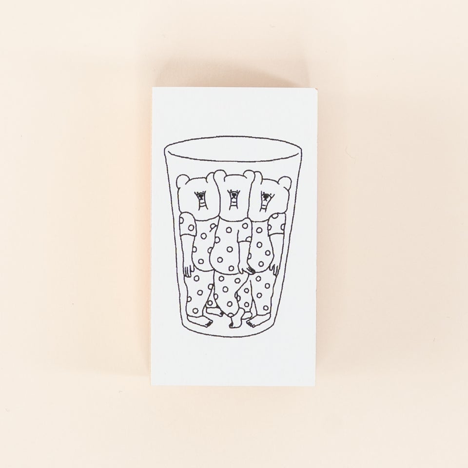 ぎゅうぎゅうになったクマたちが面白いデザイン