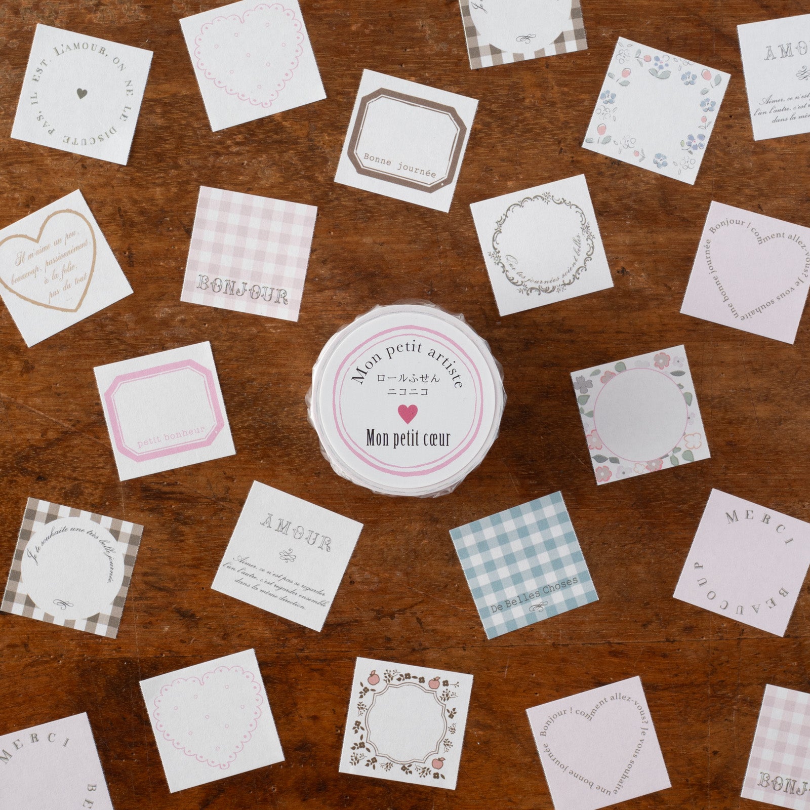 ハートやチェックやフレームががかわいいデザイン