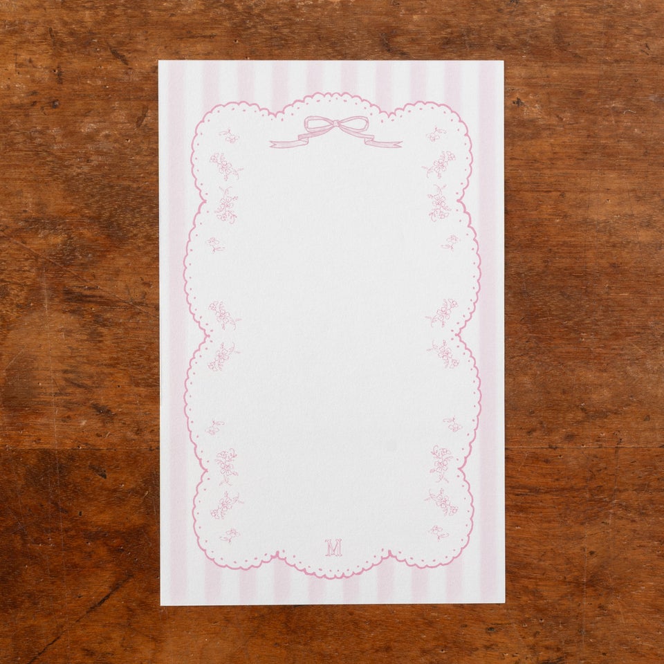 ピンクのリボンや模様がかわいいデザイン