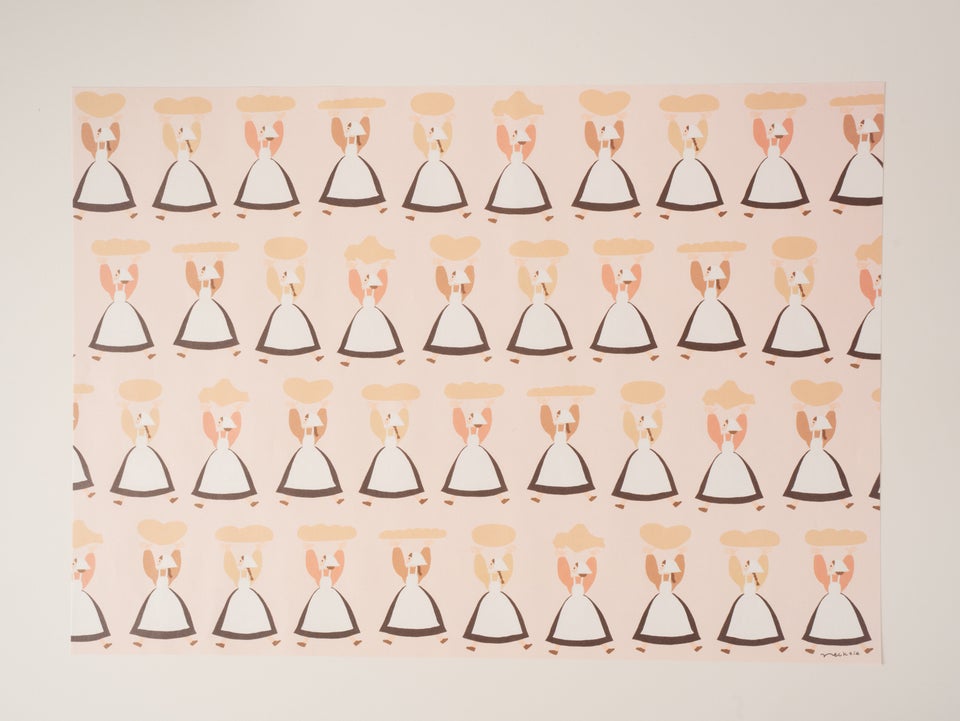 パンを運ぶ女の子がかわいいデザイン