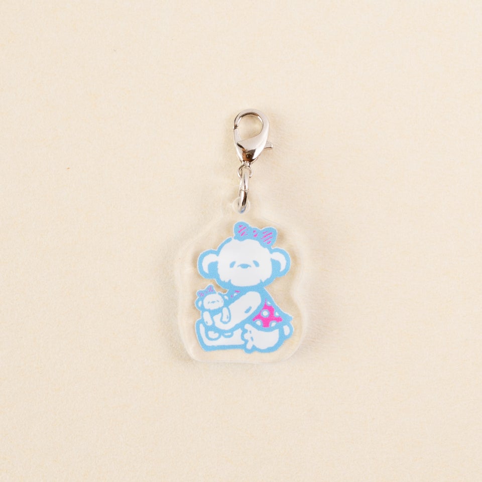 PEPINさんの・かわいいアクリルチャーム「ぬいぐるみ抱っこのおすわりベア」