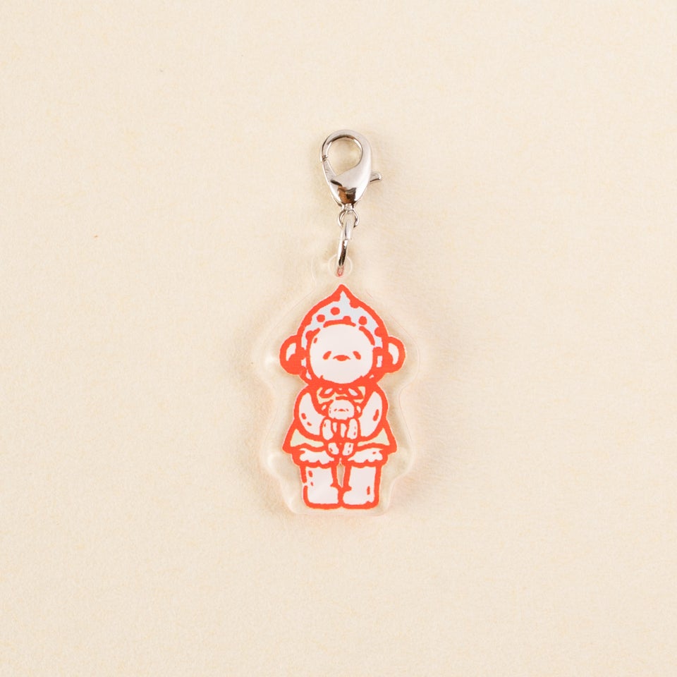 PEPINさんのかわいいアクリルチャーム「ぬいぐるみだっこのずきんベア」