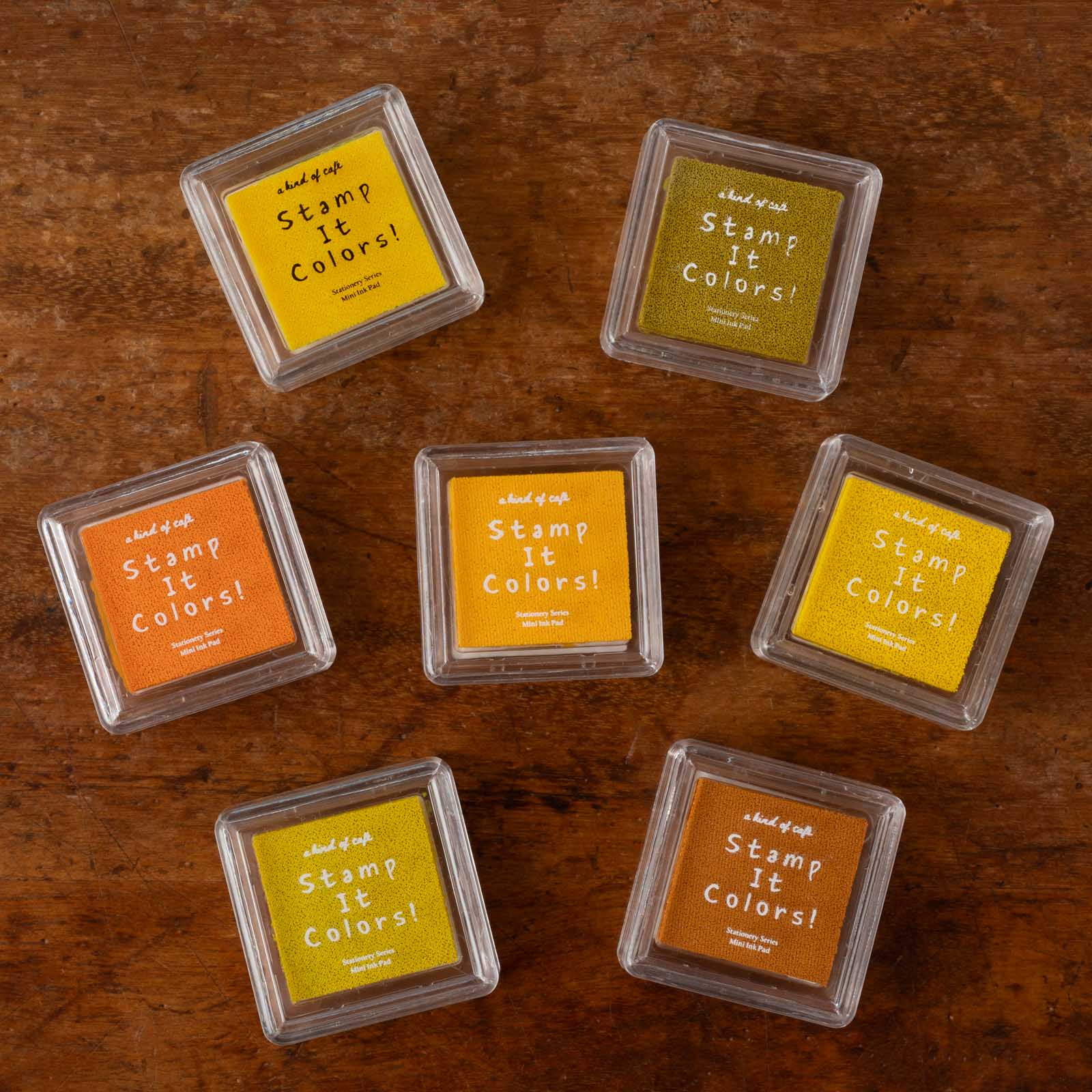 什物 a kind of cafeさんの豊富なイエローカラーが心ときめくインクパッド
